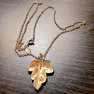 🌈3/$20 Avon vintage Leaf necklace
